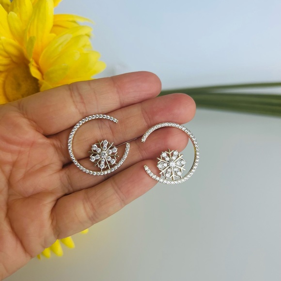 LAST ONE Zircon Snowflake Half Hoop Earrings soft Gold Color Christmas - Picture 4 of 8